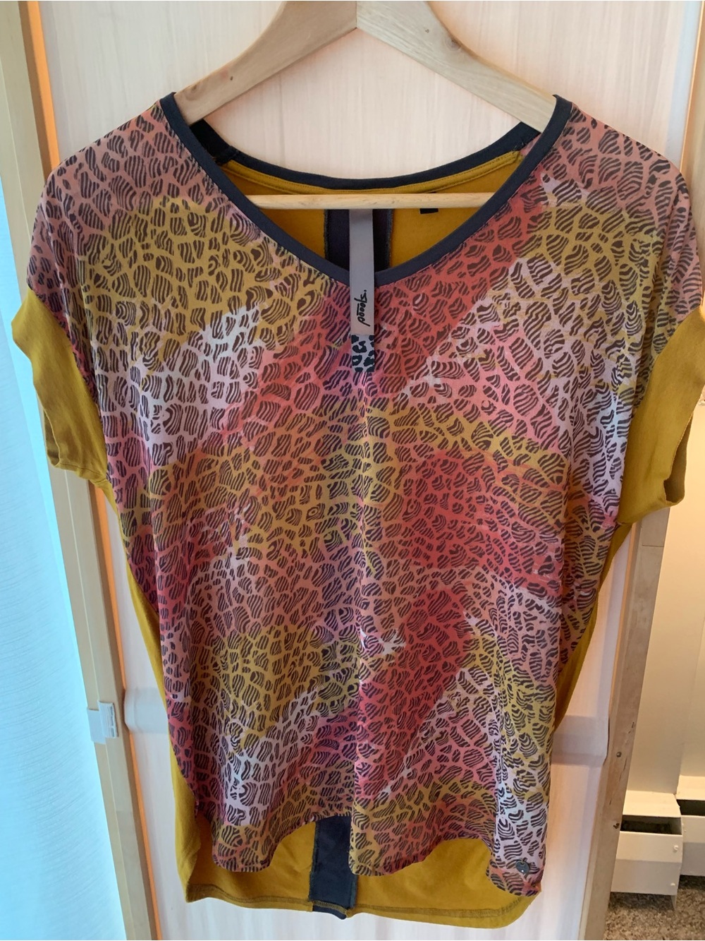 Casual Contemporary Fall Top Size 38 in Mustard, Peach and Brown Trending Colour